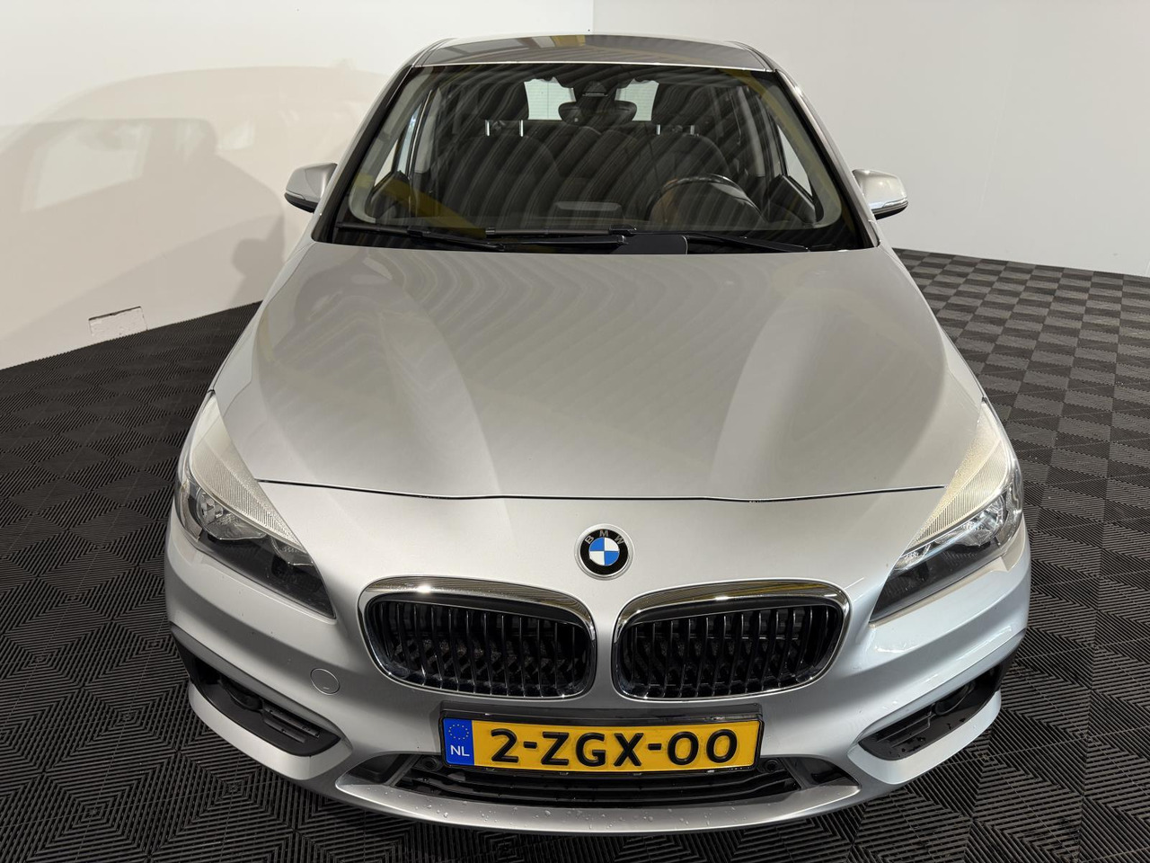 BMW 2-serie Active Tourer 218i Executive 2-ZGX-00 198.295 km - Voiture: photos 2 BMW 2-serie Active Tourer 218i Executive 2-ZGX-00 198.295 km - Voiture: photos 2