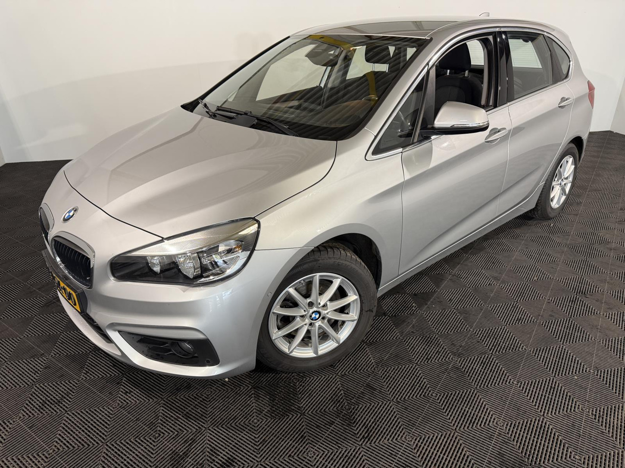 BMW 2-serie Active Tourer 218i Executive 2-ZGX-00 198.295 km - Voiture: photos 1 BMW 2-serie Active Tourer 218i Executive 2-ZGX-00 198.295 km - Voiture: photos 1