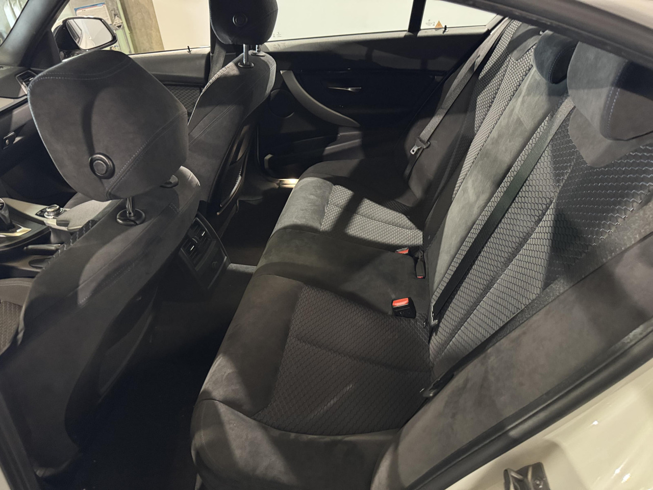 BMW 3-serie 320i Centennial Executive M-Pakket | 2016 | 290.809 km | JP-910-N - Berline: photos 4 BMW 3-serie 320i Centennial Executive M-Pakket | 2016 | 290.809 km | JP-910-N - Berline: photos 4