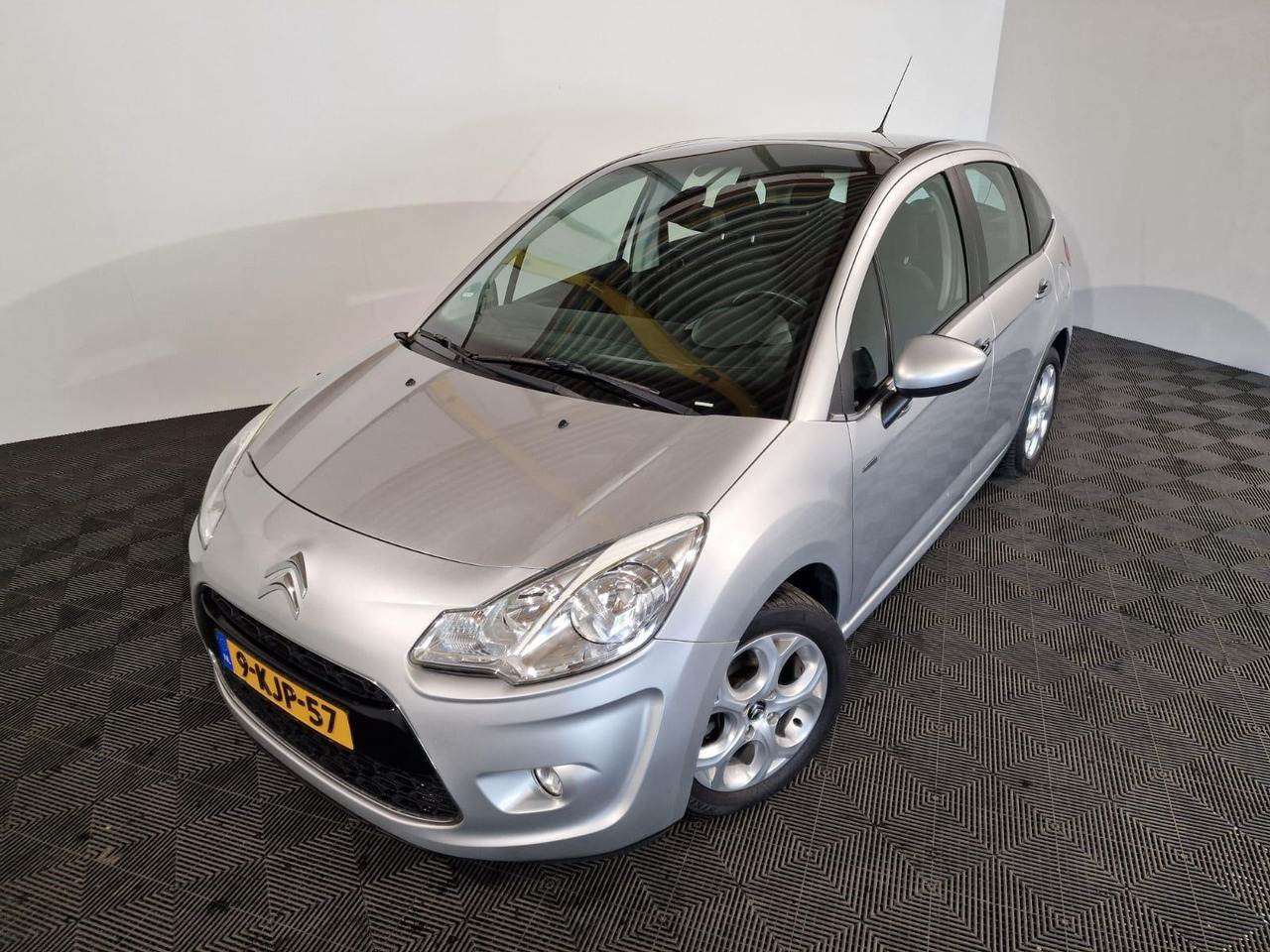 Citroen C3 1.6 Vti 9-KJP-57 - Voiture: photos 1 Citroen C3 1.6 Vti 9-KJP-57 - Voiture: photos 1
