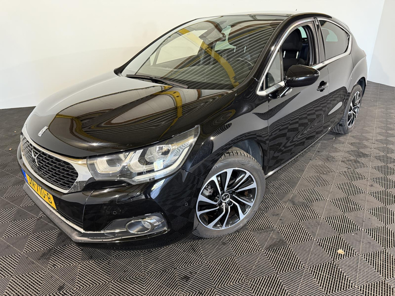 DS 4 1.2 PureTech Business JN-710-B 154.325 km - Voiture: photos 1 DS 4 1.2 PureTech Business JN-710-B 154.325 km - Voiture: photos 1