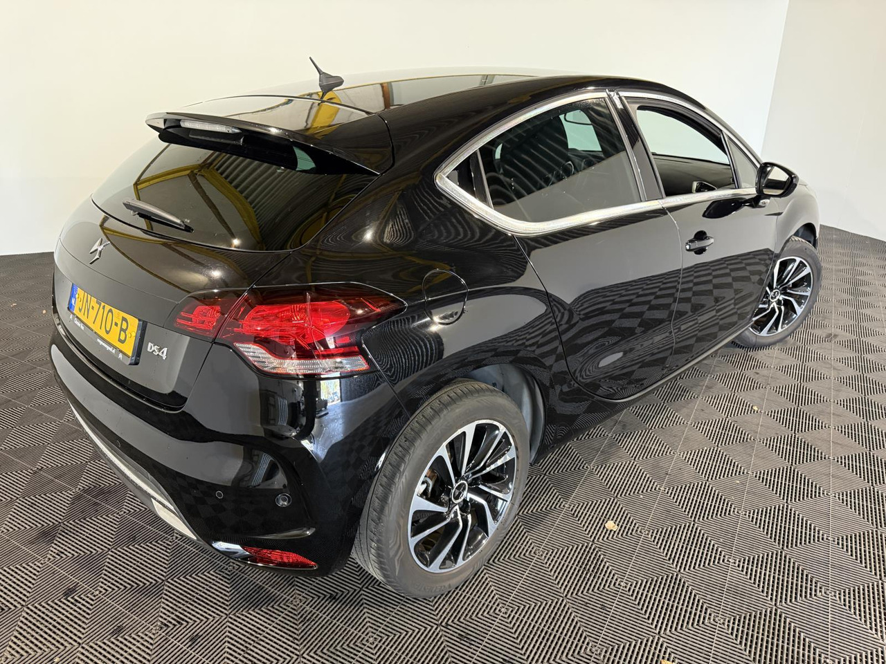 DS 4 1.2 PureTech Business JN-710-B 154.325 km - Voiture: photos 3 DS 4 1.2 PureTech Business JN-710-B 154.325 km - Voiture: photos 3