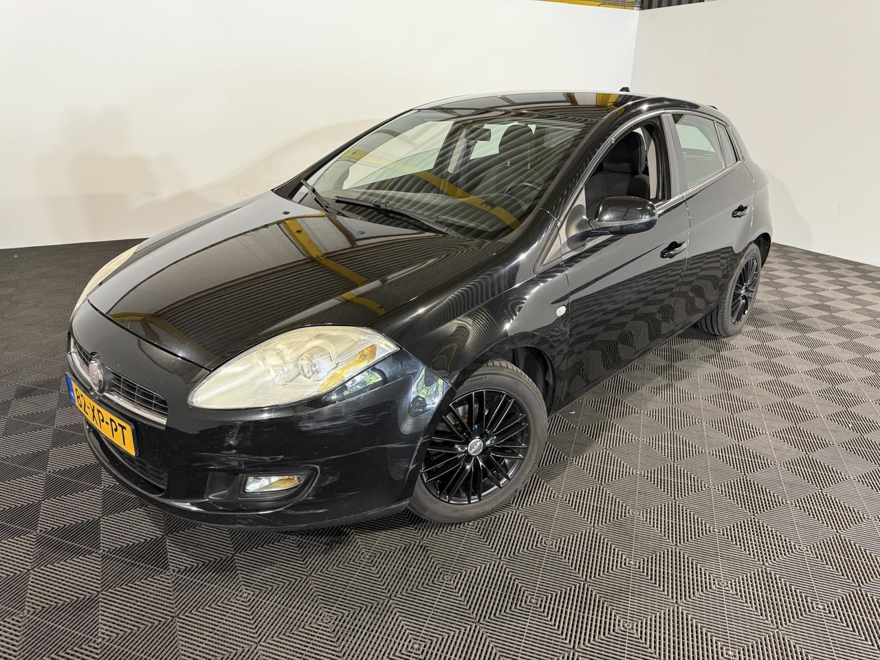 Fiat | Bravo | 1.4 Edizione Prima | 2007 | 214.071 km | 82XPPT | Logisch - Voiture à hayon: photos 1 Fiat | Bravo | 1.4 Edizione Prima | 2007 | 214.071 km | 82XPPT | Logisch - Voiture à hayon: photos 1