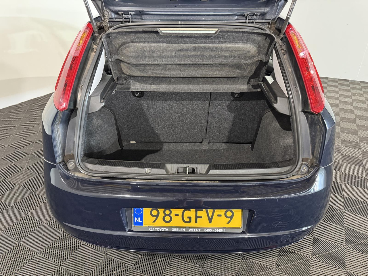 Fiat | Grande Punto | 1.4 Active Semi- automaat | 2008 | 207.402 km | 98GFV9 | Logisch - Voiture à hayon: photos 4 Fiat | Grande Punto | 1.4 Active Semi- automaat | 2008 | 207.402 km | 98GFV9 | Logisch - Voiture à hayon: photos 4
