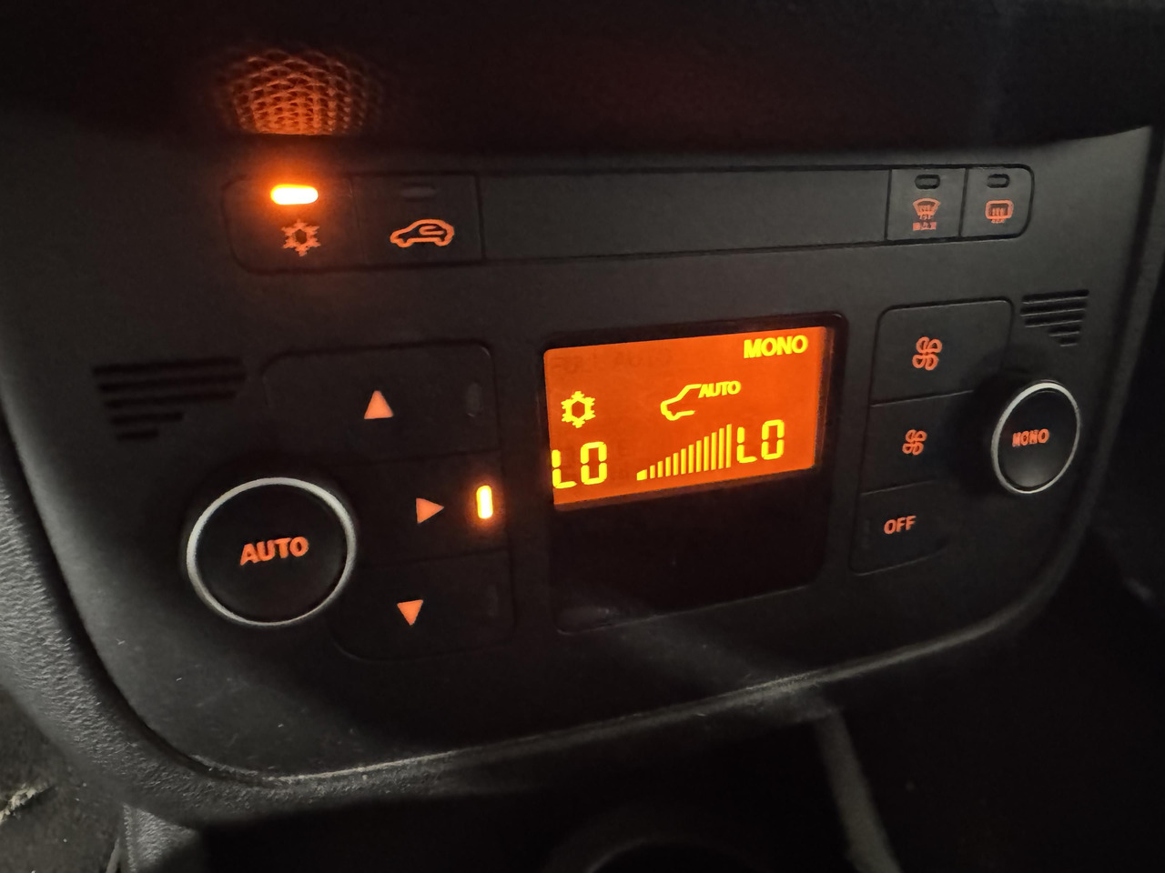 Fiat Punto Evo 1.3 M-Jet Easy | 2012 | 229.305 km | 50-XNH-1 - Voiture à hayon: photos 5 Fiat Punto Evo 1.3 M-Jet Easy | 2012 | 229.305 km | 50-XNH-1 - Voiture à hayon: photos 5