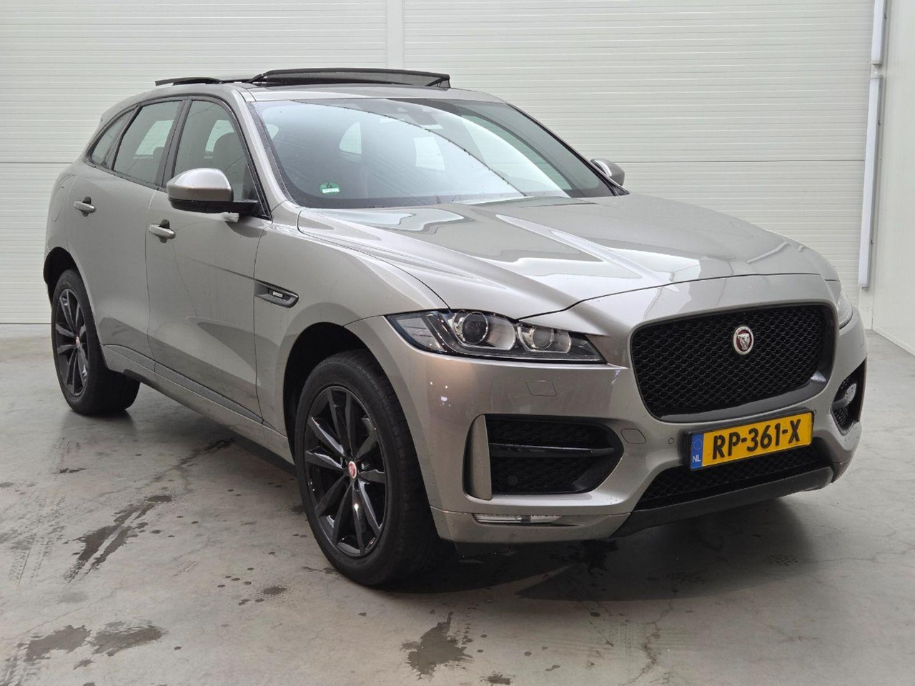 Jaguar F-PACE 2.0 Portfolio AWD 25d | 2018 | 192.306 km | Automaat | RP361X | NAP: Logisch - SUV: photos 2 Jaguar F-PACE 2.0 Portfolio AWD 25d | 2018 | 192.306 km | Automaat | RP361X | NAP: Logisch - SUV: photos 2