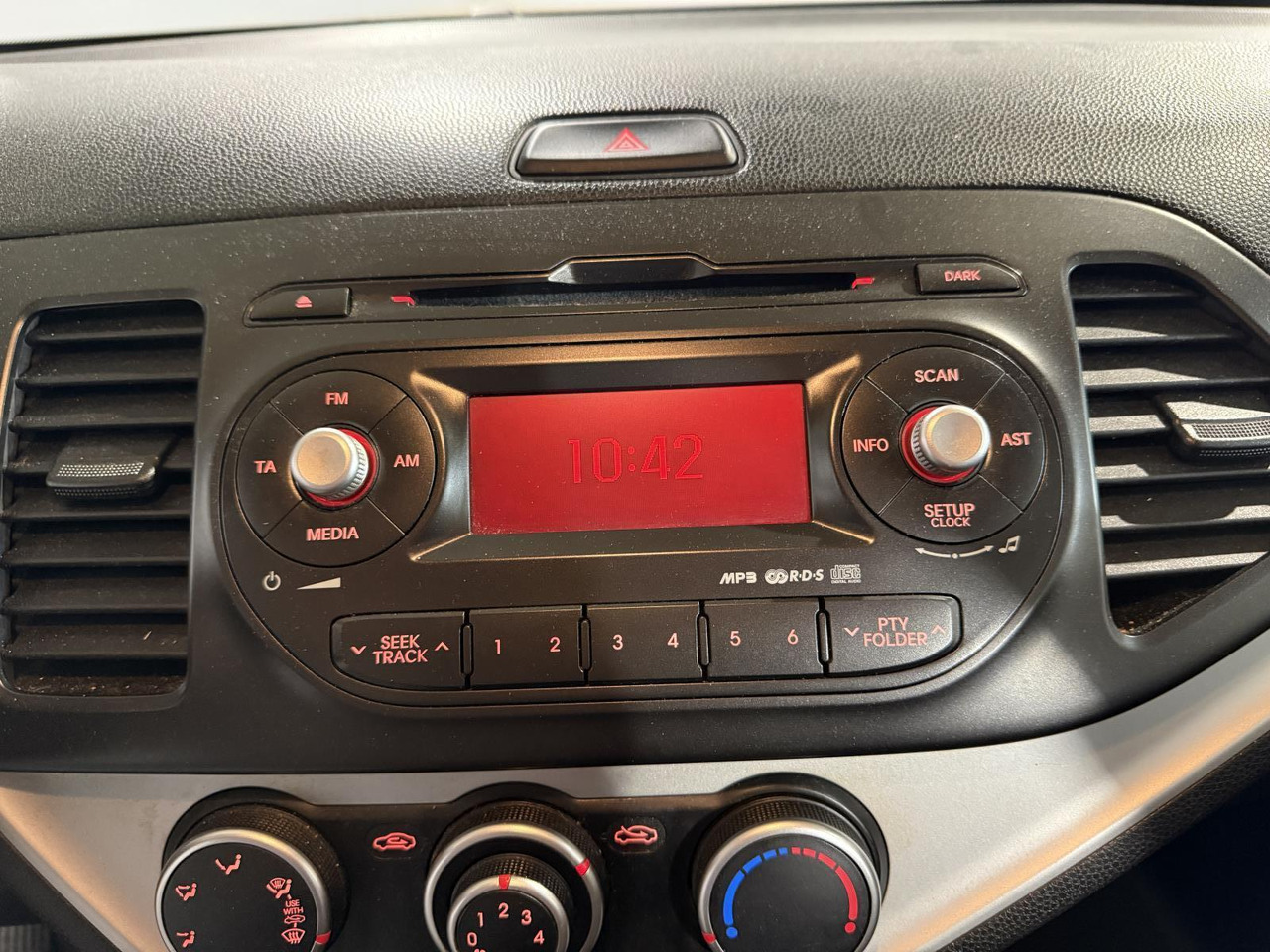 Kia | Picanto | 1.2 CVVT Comfort Pack | 2011 | 131.895 km | 93RKL7 | Logisch - Voiture à hayon: photos 5 Kia | Picanto | 1.2 CVVT Comfort Pack | 2011 | 131.895 km | 93RKL7 | Logisch - Voiture à hayon: photos 5