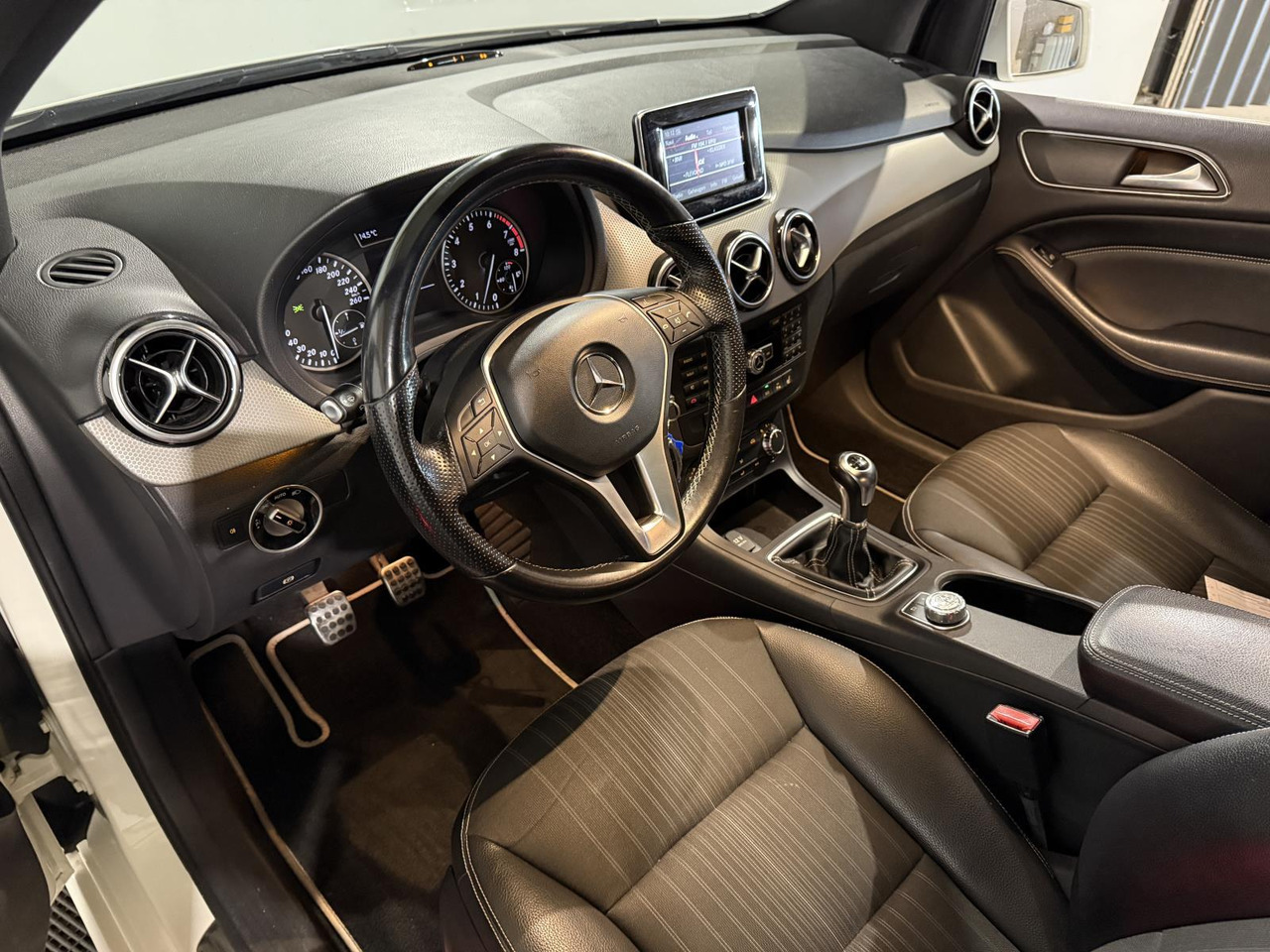 Mercedes-Benz | B-klasse | 180 Ambition | 2012 | 131.978 km | G005BR | Geen oordeel - Voiture: photos 3 Mercedes-Benz | B-klasse | 180 Ambition | 2012 | 131.978 km | G005BR | Geen oordeel - Voiture: photos 3