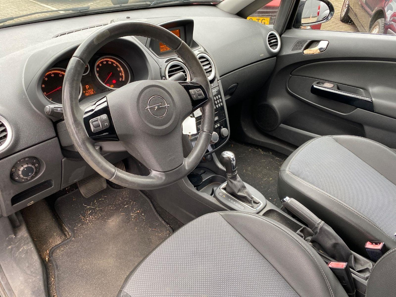 Opel Corsa 1.4 - 16V Cosmo | 2007 | 182.361 km | Automaat | 37TSJX | NAP: Logisch - Voiture à hayon: photos 5 Opel Corsa 1.4 - 16V Cosmo | 2007 | 182.361 km | Automaat | 37TSJX | NAP: Logisch - Voiture à hayon: photos 5