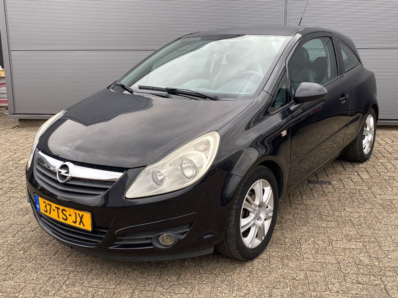 Opel Corsa 1.4 - 16V Cosmo | 2007 | 182.361 km | Automaat | 37TSJX | NAP: Logisch - Voiture à hayon: photos 1 Opel Corsa 1.4 - 16V Cosmo | 2007 | 182.361 km | Automaat | 37TSJX | NAP: Logisch - Voiture à hayon: photos 1