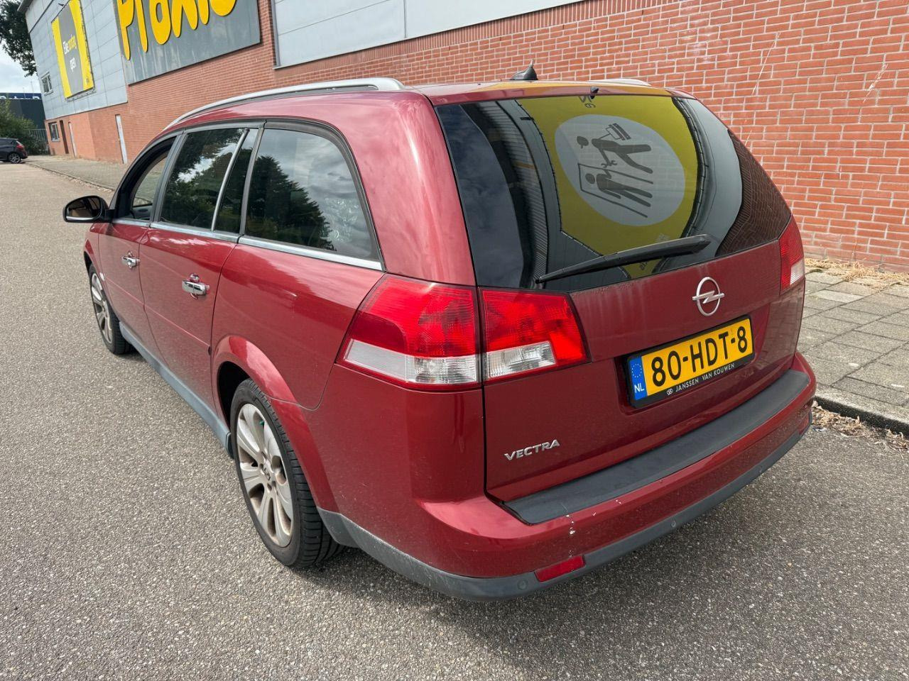 Opel Vectra Wagon 1.8 - 16V Executive | 2008 | 148.010 km | Automaat | 80HDT8 | NAP: Logisch - Voiture: photos 3 Opel Vectra Wagon 1.8 - 16V Executive | 2008 | 148.010 km | Automaat | 80HDT8 | NAP: Logisch - Voiture: photos 3