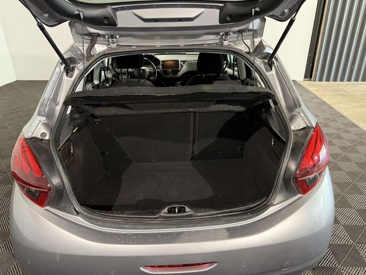 Peugeot | 208 | 1.5 BlueHDi Blue Lease Allure | 2019 | 183.354 km | R049BT | Geen oordeel - Voiture à hayon: photos 5 Peugeot | 208 | 1.5 BlueHDi Blue Lease Allure | 2019 | 183.354 km | R049BT | Geen oordeel - Voiture à hayon: photos 5