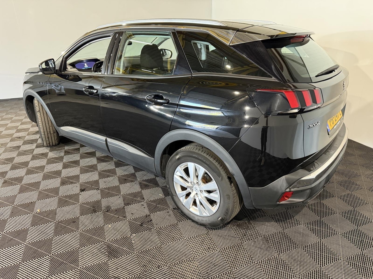 Peugeot 3008 1.2 PureTech Active PB-247-Z 149.445 km - Voiture: photos 3 Peugeot 3008 1.2 PureTech Active PB-247-Z 149.445 km - Voiture: photos 3
