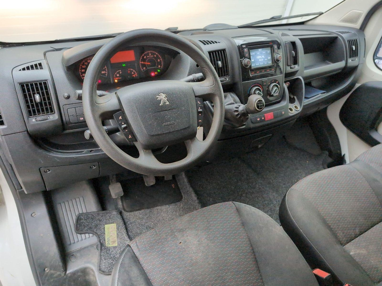 Peugeot Boxer 330 2.2 HDI L1H1 XR | 2014 | 218.267 km | V343TL | NAP: Geen oordeel - Fourgon utilitaire: photos 5 Peugeot Boxer 330 2.2 HDI L1H1 XR | 2014 | 218.267 km | V343TL | NAP: Geen oordeel - Fourgon utilitaire: photos 5