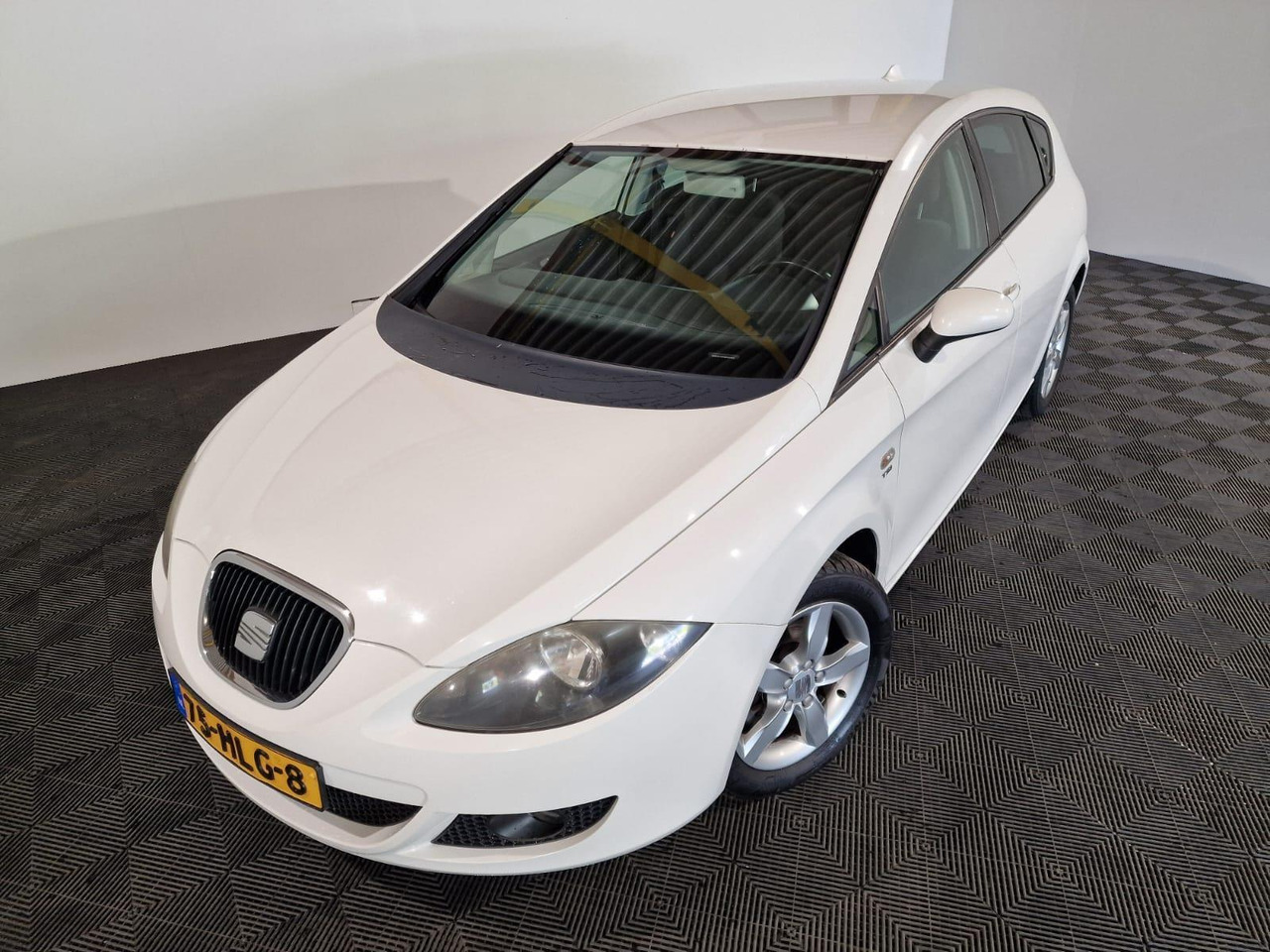 SEAT Leon 1.4 TSI Business Style 75-HLG-8 268.116 km - Voiture: photos 1 SEAT Leon 1.4 TSI Business Style 75-HLG-8 268.116 km - Voiture: photos 1