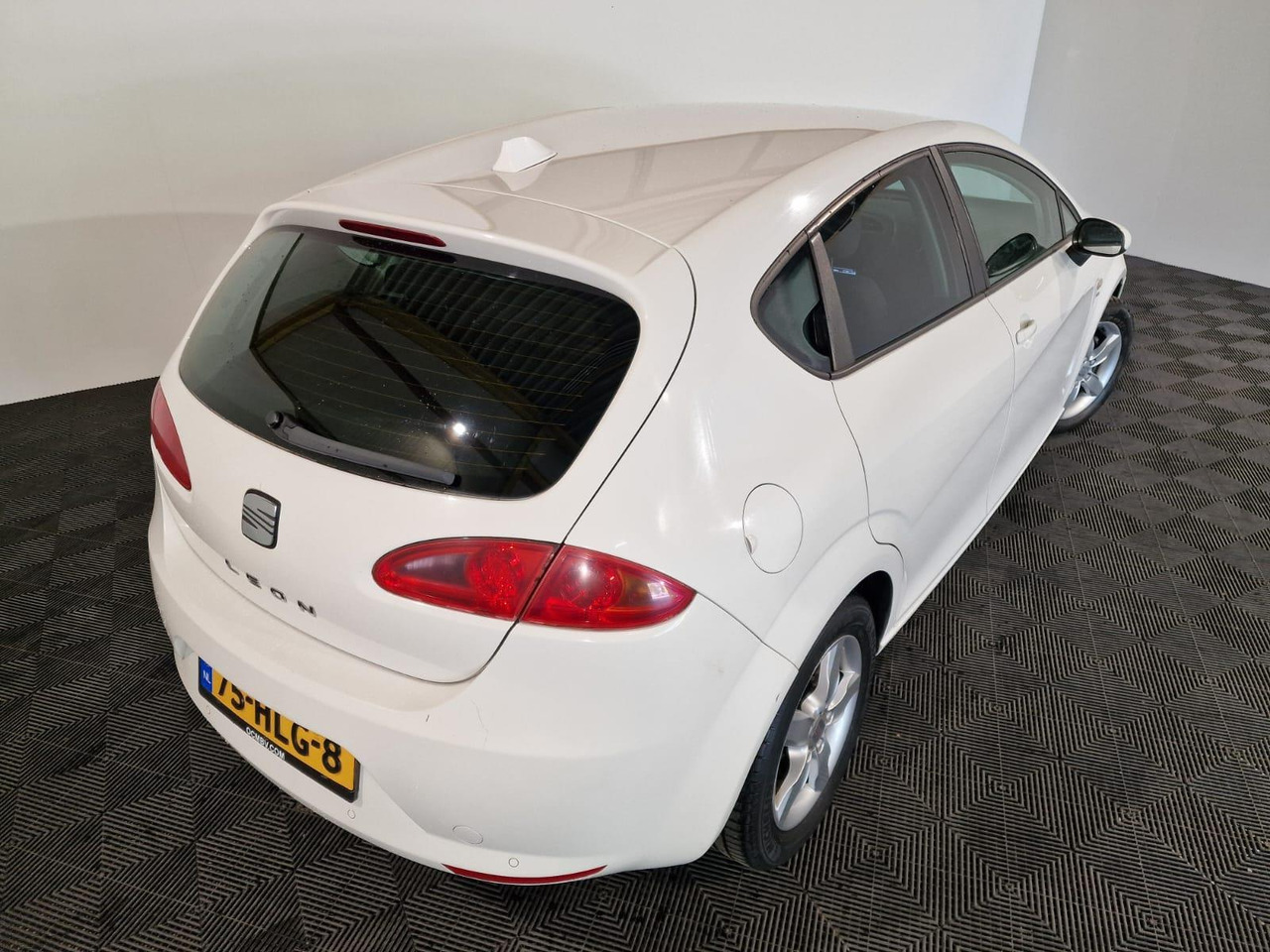 SEAT Leon 1.4 TSI Business Style 75-HLG-8 268.116 km - Voiture: photos 4 SEAT Leon 1.4 TSI Business Style 75-HLG-8 268.116 km - Voiture: photos 4