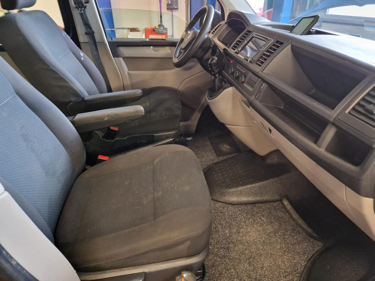 Volkswagen | Transporter | 2.0 TDI L1H1 DC Highline | 2018 | 251.292 km | V731RR | Logisch - Utilitaire double cabine: photos 2 Volkswagen | Transporter | 2.0 TDI L1H1 DC Highline | 2018 | 251.292 km | V731RR | Logisch - Utilitaire double cabine: photos 2