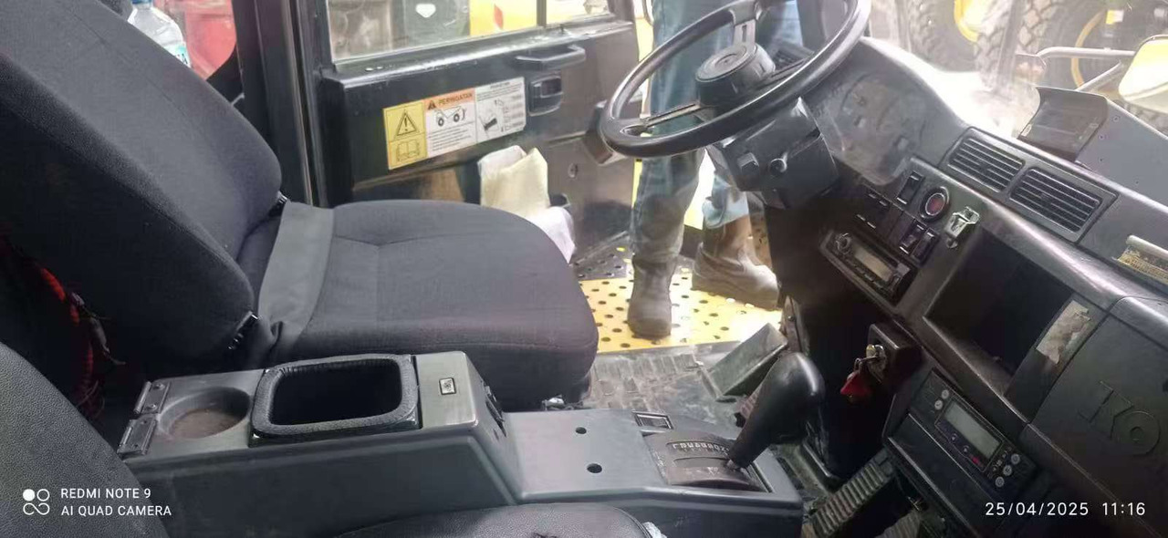 KOMATSU HD785-7 - Tombereau rigide: photos 2 KOMATSU HD785-7 - Tombereau rigide: photos 2