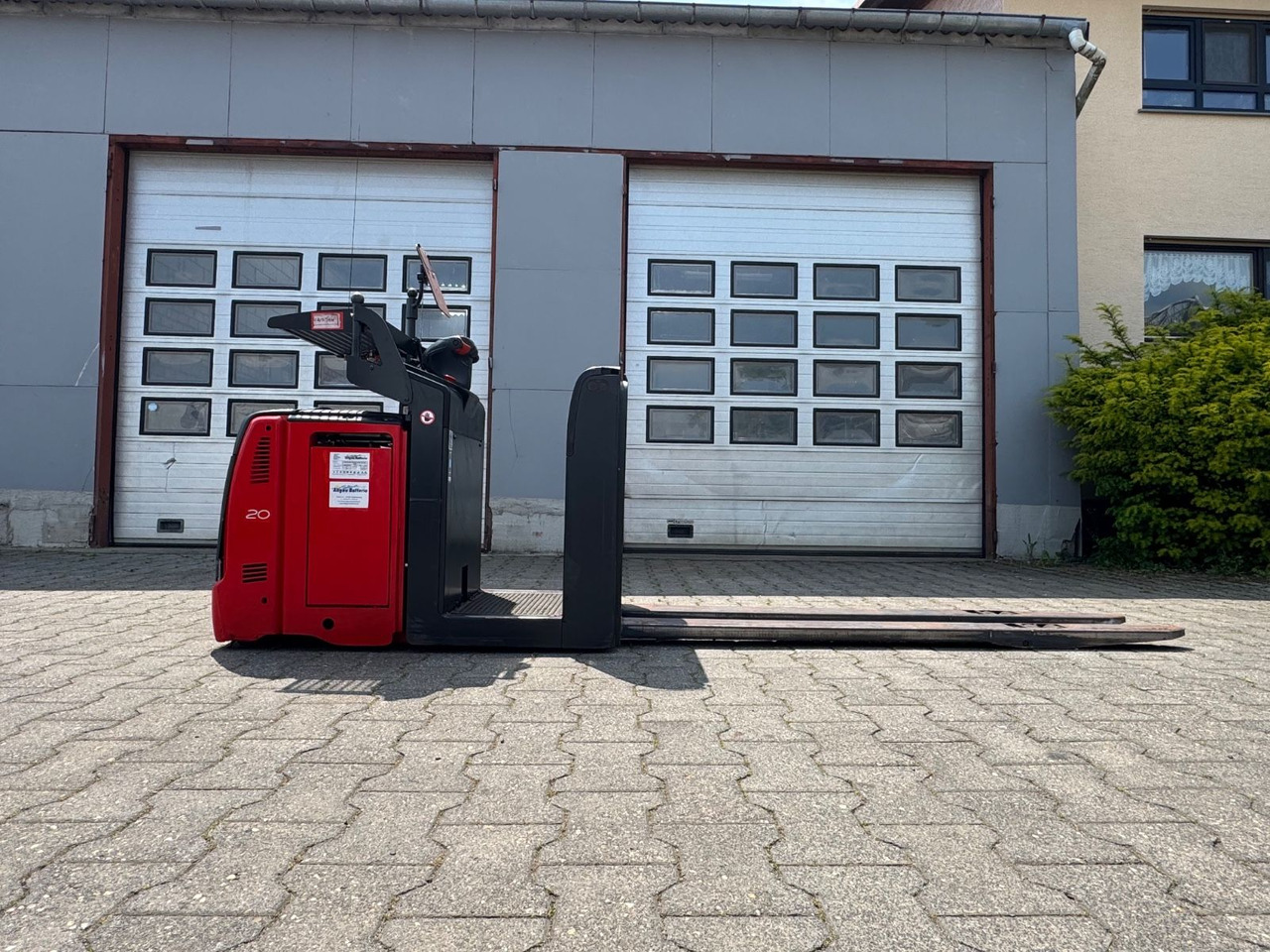 Linde N20VI Elektro-Niederhubwagen | Initialhub - Préparateur de commandes: photos 5 Linde N20VI Elektro-Niederhubwagen | Initialhub - Préparateur de commandes: photos 5