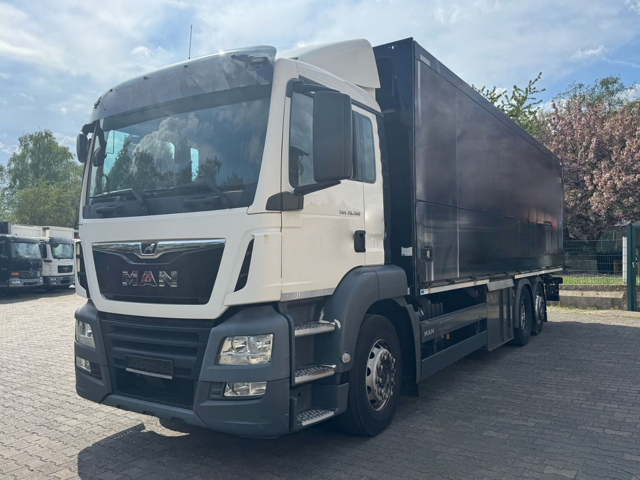 MAN TGS 26.360/Lenk-Lift/Lbw/Kettliner-GT-Aufbau - Camion pour le transport de boissons: photos 3 MAN TGS 26.360/Lenk-Lift/Lbw/Kettliner-GT-Aufbau - Camion pour le transport de boissons: photos 3