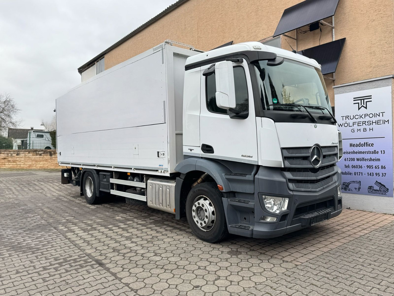 Mercedes-Benz Antos 1836L/4x2/2t.LBW/2xAHK/aus.1Hand/16.Pal. - Camion pour le transport de boissons: photos 1 Mercedes-Benz Antos 1836L/4x2/2t.LBW/2xAHK/aus.1Hand/16.Pal. - Camion pour le transport de boissons: photos 1