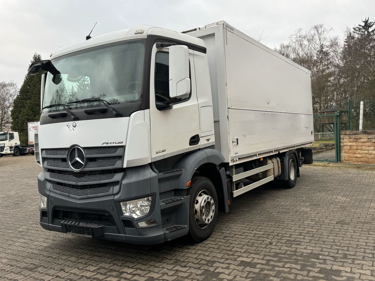 Mercedes-Benz Antos 1836L/4x2/2t.LBW/2xAHK/aus.1Hand/16.Pal. - Camion pour le transport de boissons: photos 3 Mercedes-Benz Antos 1836L/4x2/2t.LBW/2xAHK/aus.1Hand/16.Pal. - Camion pour le transport de boissons: photos 3