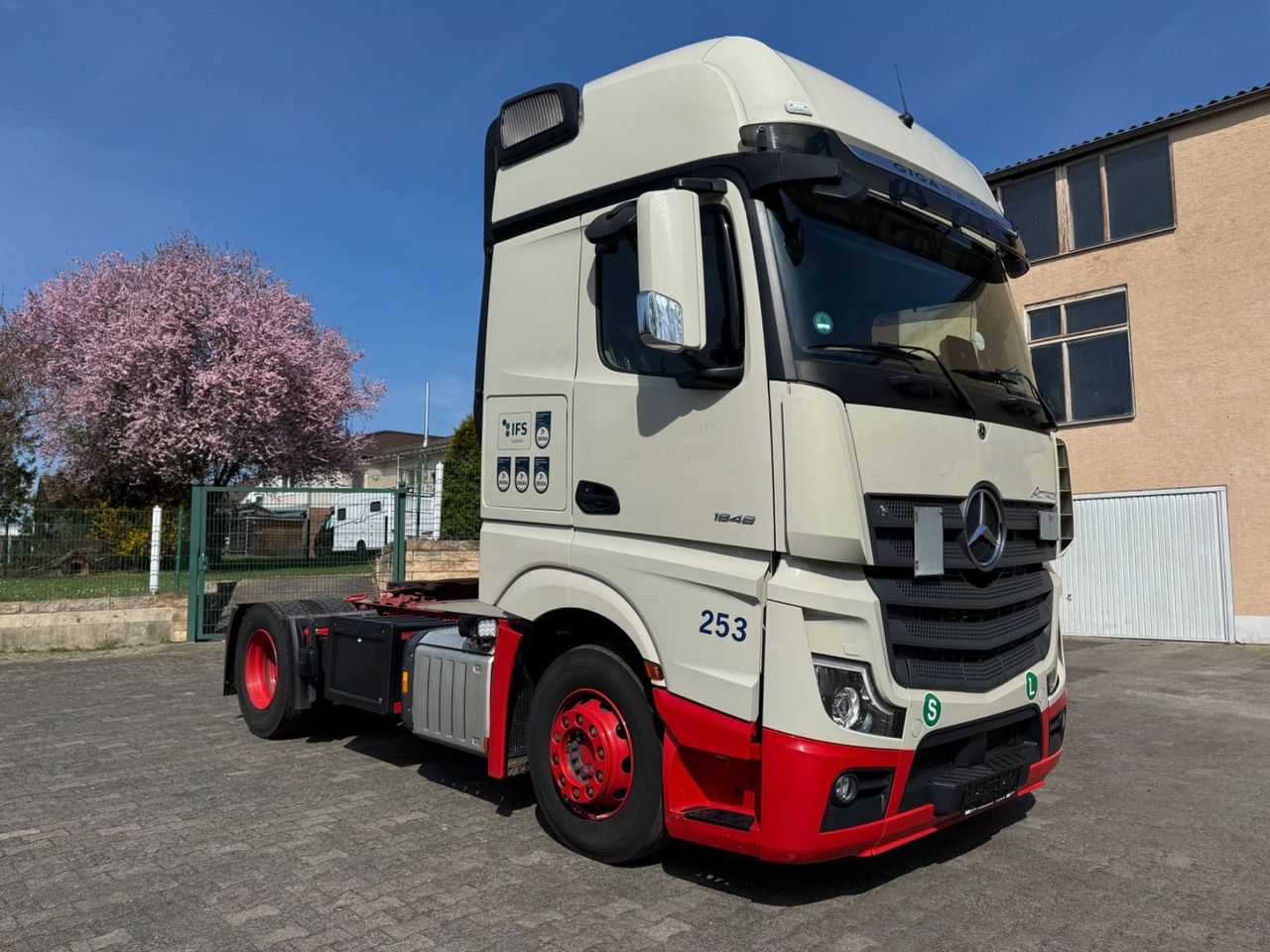 Mercedes-Benz Actros 1848/GIGA/Retarder/2xBett/2instock - Tracteur routier: photos 3 Mercedes-Benz Actros 1848/GIGA/Retarder/2xBett/2instock - Tracteur routier: photos 3