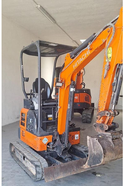 Hitachi ZX19U - Mini pelle: photos 1 Hitachi ZX19U - Mini pelle: photos 1