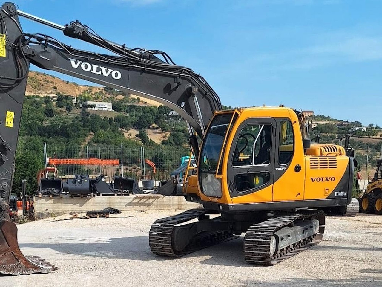 VOLVO EC140BLC - Pelle sur chenille: photos 1 VOLVO EC140BLC - Pelle sur chenille: photos 1