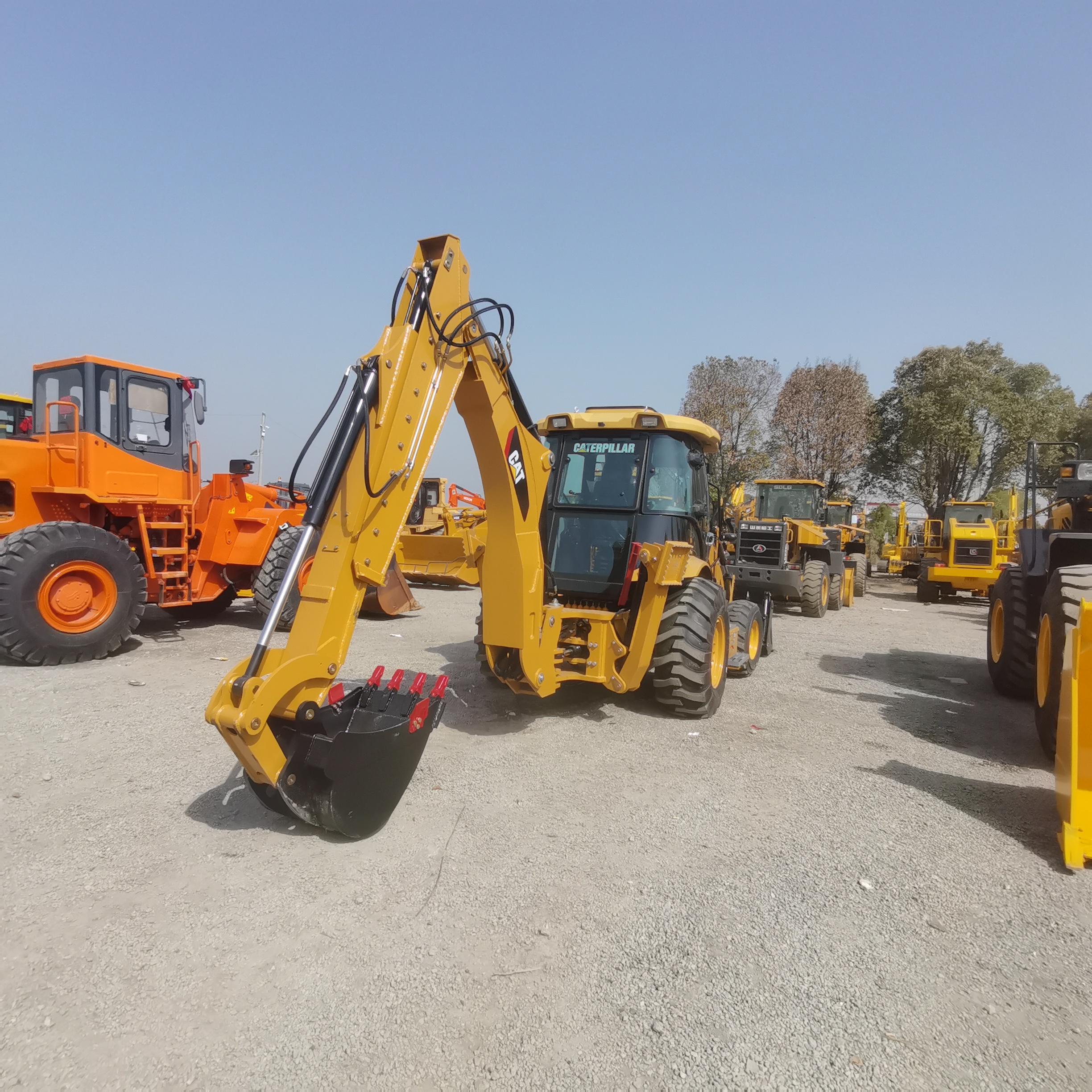 CATERPILLAR 420F - Tractopelle: photos 2 CATERPILLAR 420F - Tractopelle: photos 2