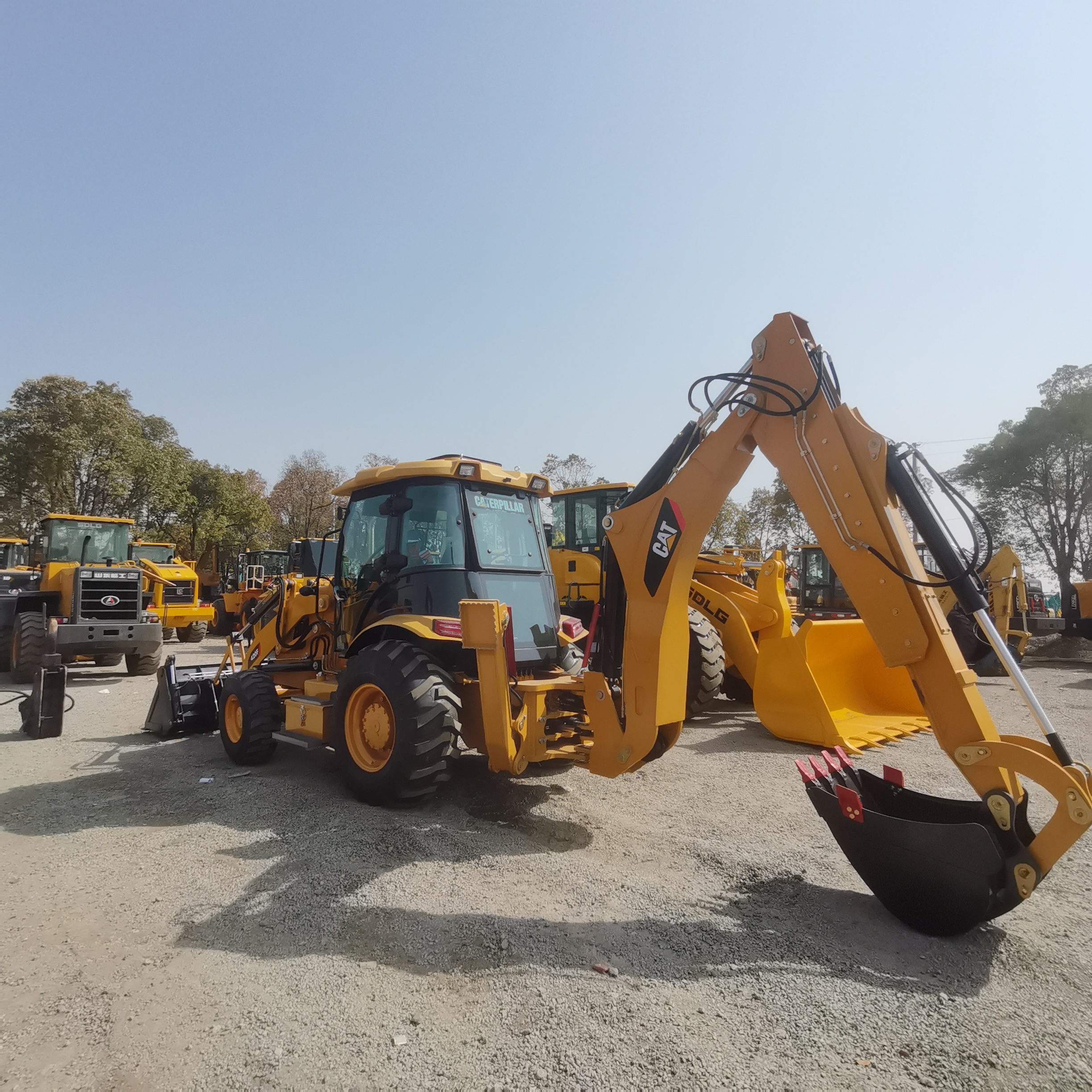 CATERPILLAR 420F - Tractopelle: photos 3 CATERPILLAR 420F - Tractopelle: photos 3
