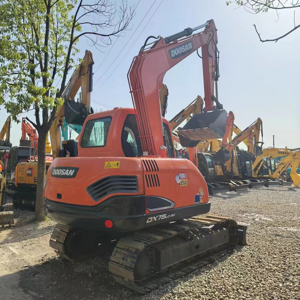 DOOSAN DX75 - Mini pelle: photos 2 DOOSAN DX75 - Mini pelle: photos 2