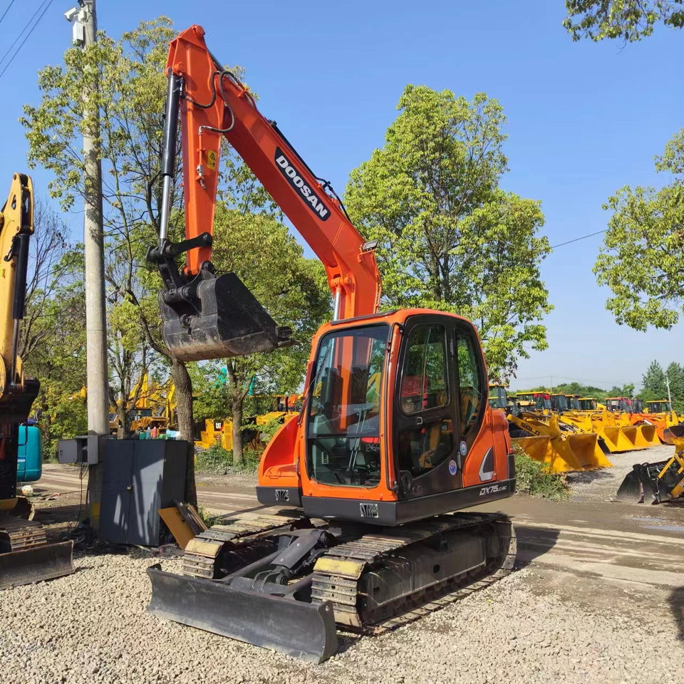 DOOSAN DX75 - Mini pelle: photos 3 DOOSAN DX75 - Mini pelle: photos 3