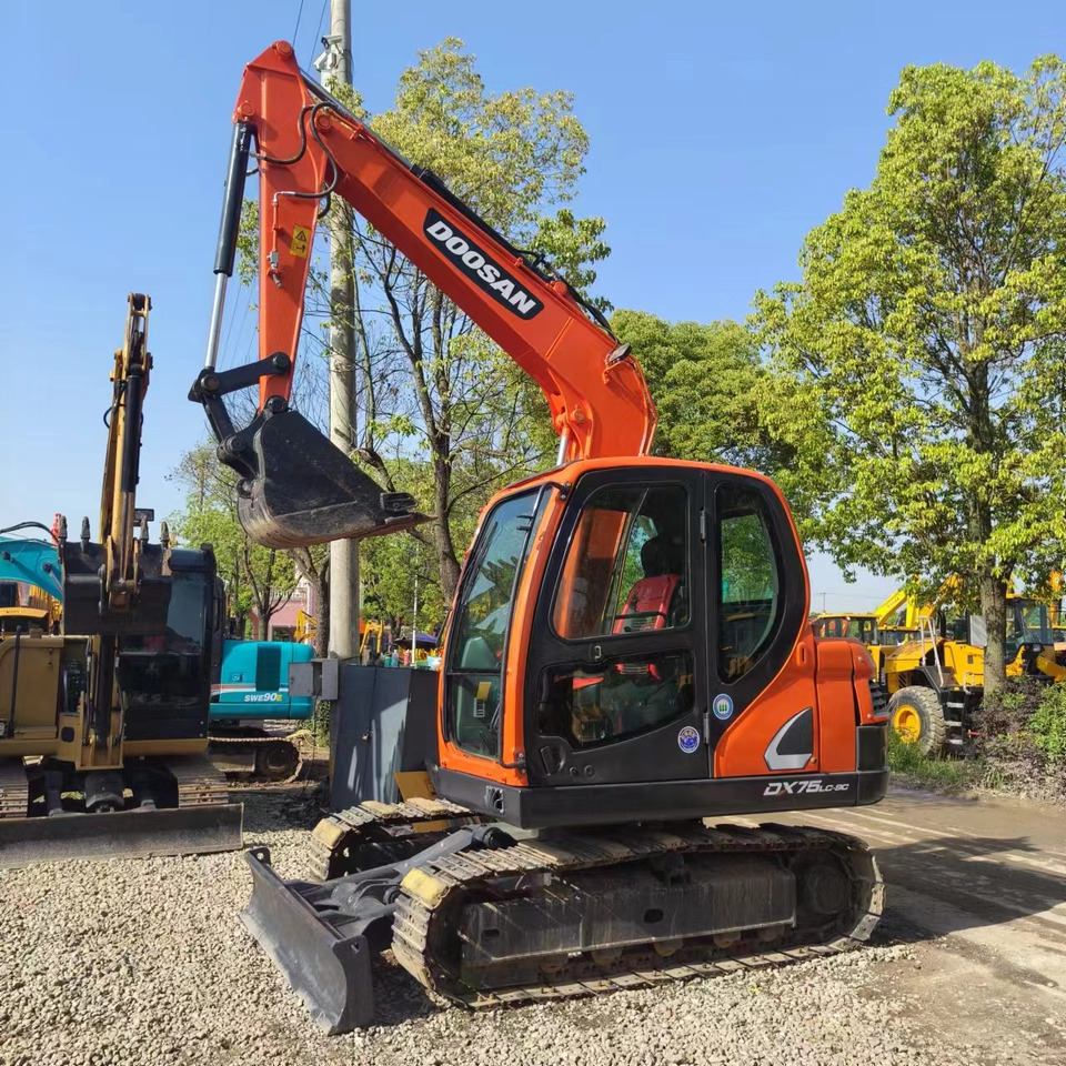 DOOSAN DX75 - Mini pelle: photos 1 DOOSAN DX75 - Mini pelle: photos 1
