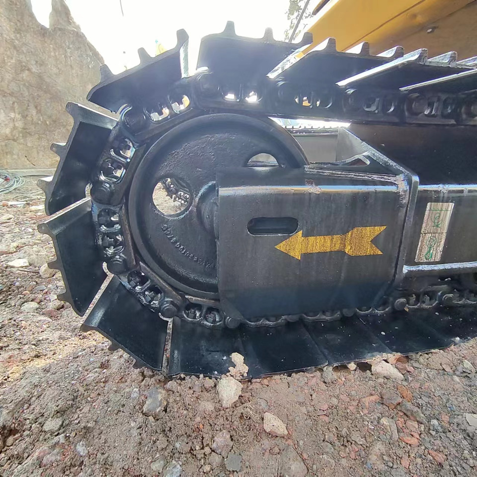 KOMATSU PC130 - Pelle sur chenille: photos 4 KOMATSU PC130 - Pelle sur chenille: photos 4