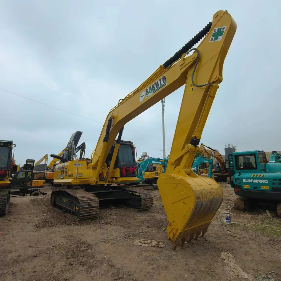 KOMATSU PC220-8 - Pelle sur chenille: photos 2 KOMATSU PC220-8 - Pelle sur chenille: photos 2