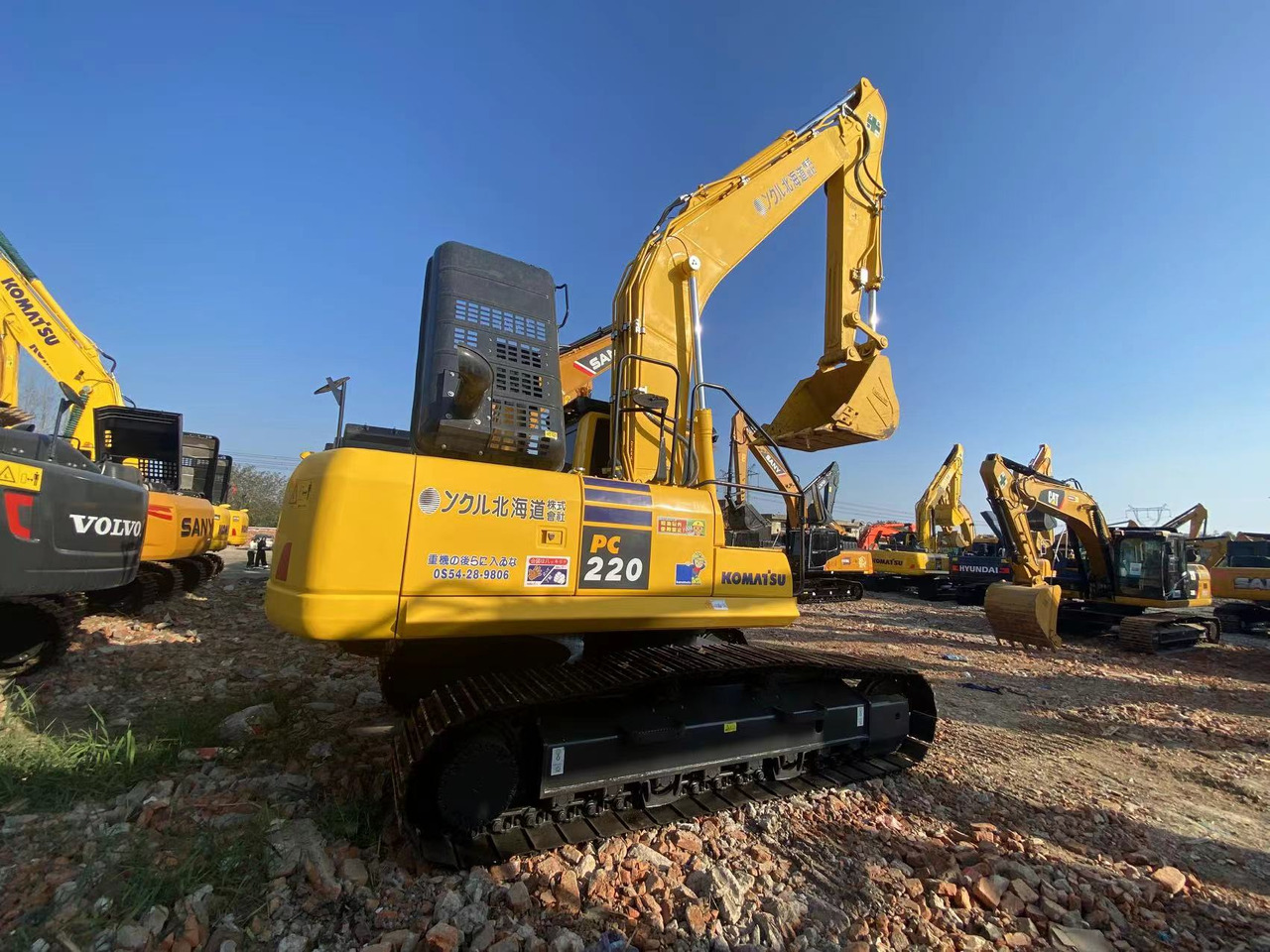 KOMATSU PC220 - Pelle sur chenille: photos 1 KOMATSU PC220 - Pelle sur chenille: photos 1