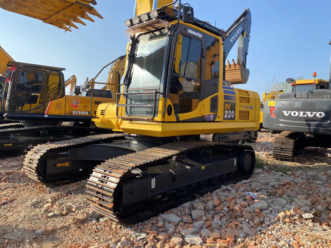 KOMATSU PC220 - Pelle sur chenille: photos 3 KOMATSU PC220 - Pelle sur chenille: photos 3