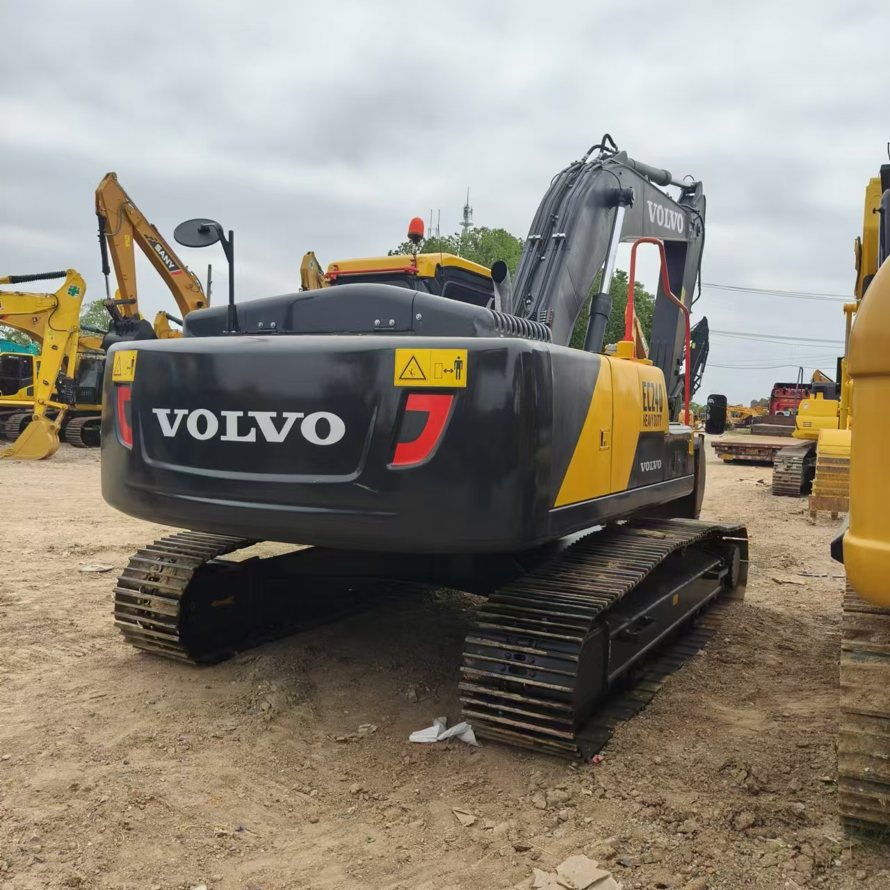 VOLVO EC240 - Pelle sur chenille: photos 3 VOLVO EC240 - Pelle sur chenille: photos 3