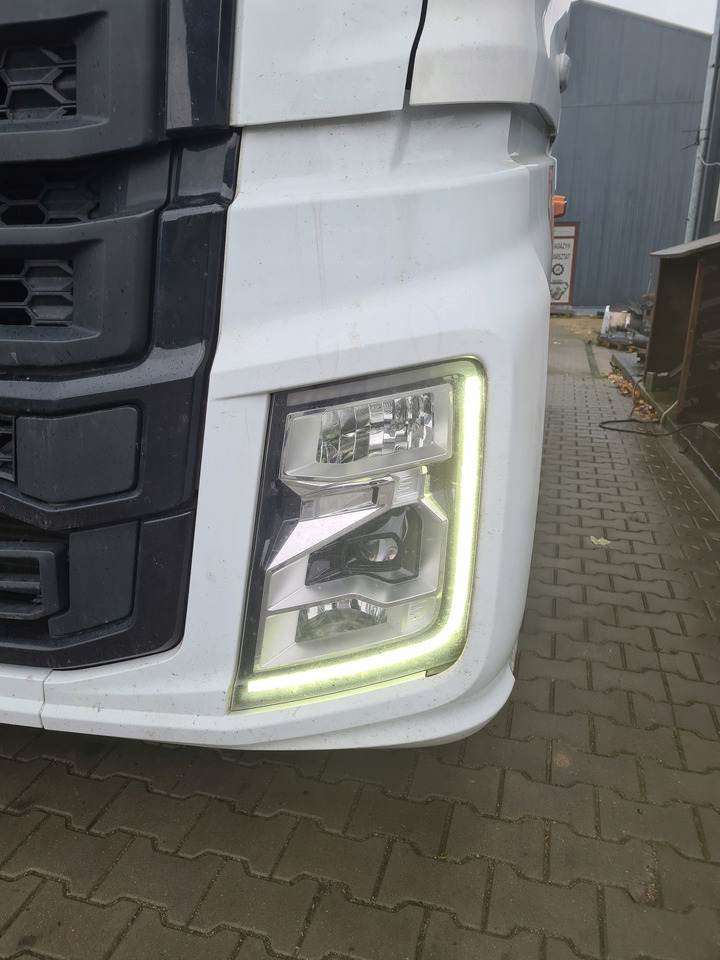 FORD F-MAX PRZÓD KOMPLETNY LAMPA XENON LED GRILL BELKA - Pare-chocs pour Camion: photos 4 FORD F-MAX PRZÓD KOMPLETNY LAMPA XENON LED GRILL BELKA - Pare-chocs pour Camion: photos 4