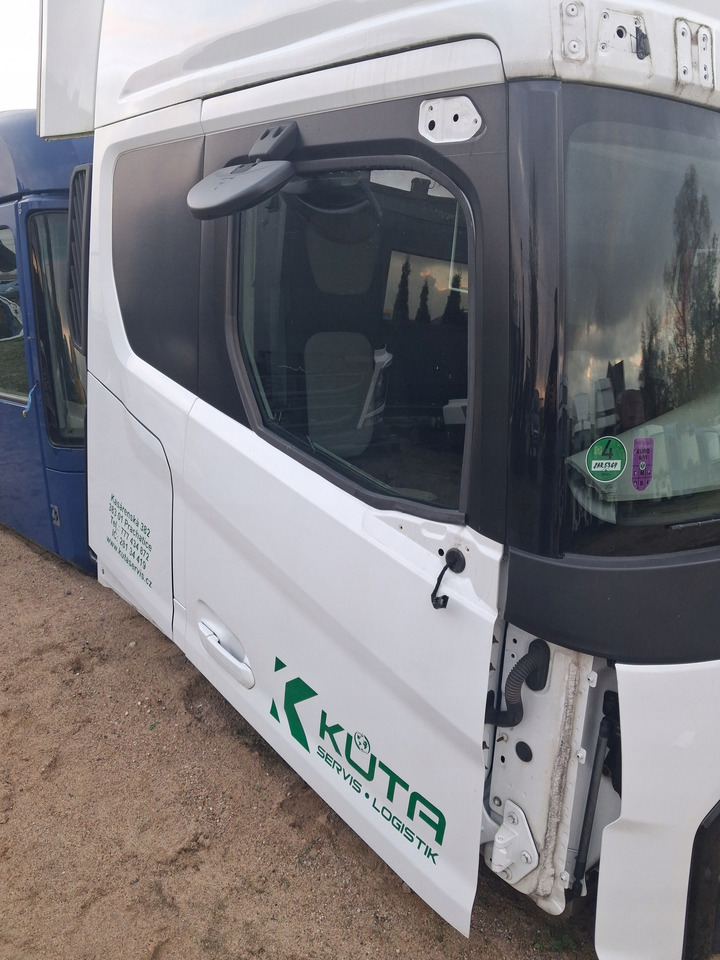 FORD KOMPLETNE PRAWE FORD F-MAX 500 TRUCKS EURO 6 - Portière et pièces pour Camion: photos 2 FORD KOMPLETNE PRAWE FORD F-MAX 500 TRUCKS EURO 6 - Portière et pièces pour Camion: photos 2