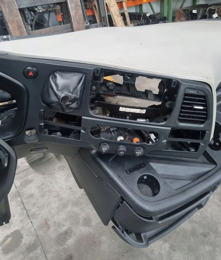 FORD KONSOLA KOMPLETNA KOKPIT DESKA ROZDZIELCZA STELAŻ FORD F-MAX EURO 6 - Panel de instrumentos pour Camion: photos 2 FORD KONSOLA KOMPLETNA KOKPIT DESKA ROZDZIELCZA STELAŻ FORD F-MAX EURO 6 - Panel de instrumentos pour Camion: photos 2