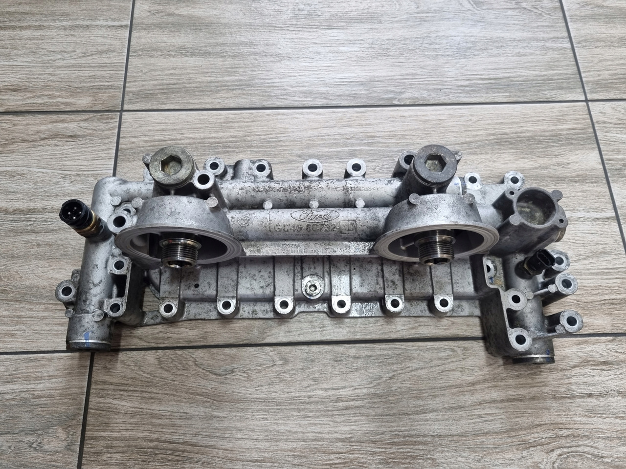 FORD PODSTAWA FILTRÓW OLEJU FORD F-MAX 500 GC46 6C732 AD - Filtre à huile pour Camion: photos 1 FORD PODSTAWA FILTRÓW OLEJU FORD F-MAX 500 GC46 6C732 AD - Filtre à huile pour Camion: photos 1