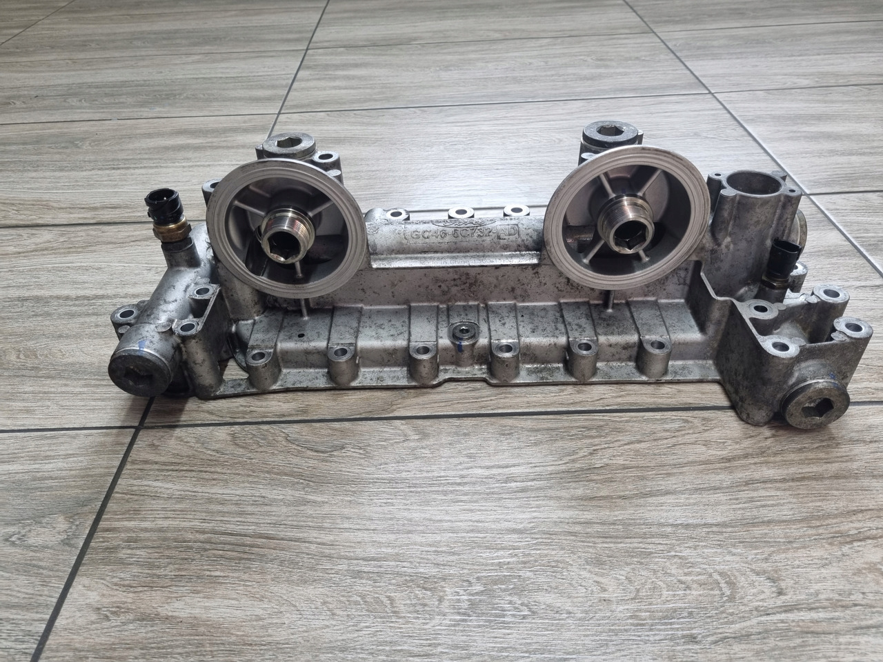 FORD PODSTAWA FILTRÓW OLEJU FORD F-MAX 500 GC46 6C732 AD - Filtre à huile pour Camion: photos 2 FORD PODSTAWA FILTRÓW OLEJU FORD F-MAX 500 GC46 6C732 AD - Filtre à huile pour Camion: photos 2