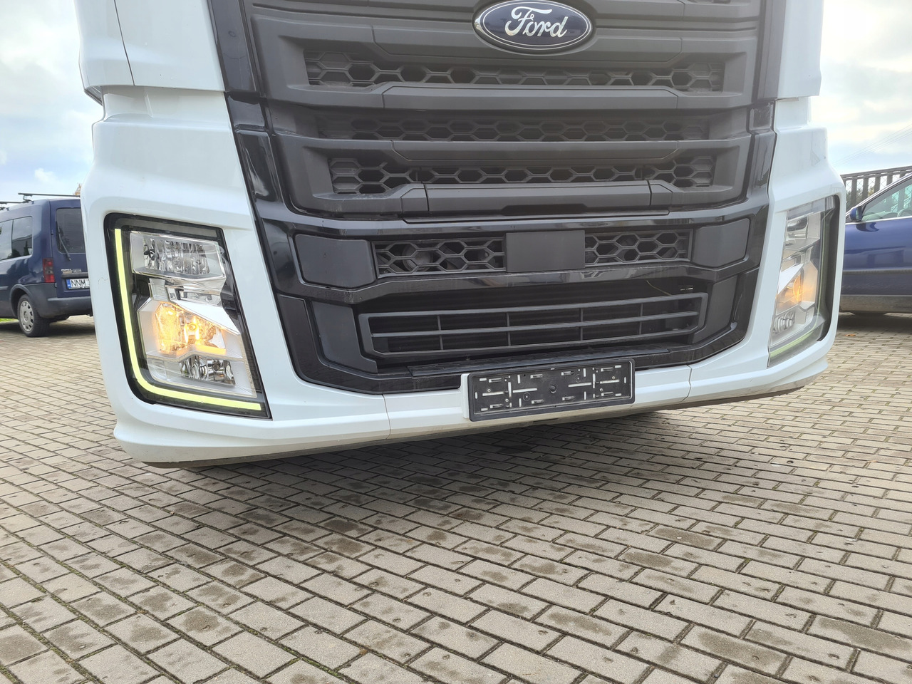 FORD PRZÓD KOMPLETNY LAMPA GRILL ATRAPA BELKA - Pare-chocs pour Camion: photos 3 FORD PRZÓD KOMPLETNY LAMPA GRILL ATRAPA BELKA - Pare-chocs pour Camion: photos 3