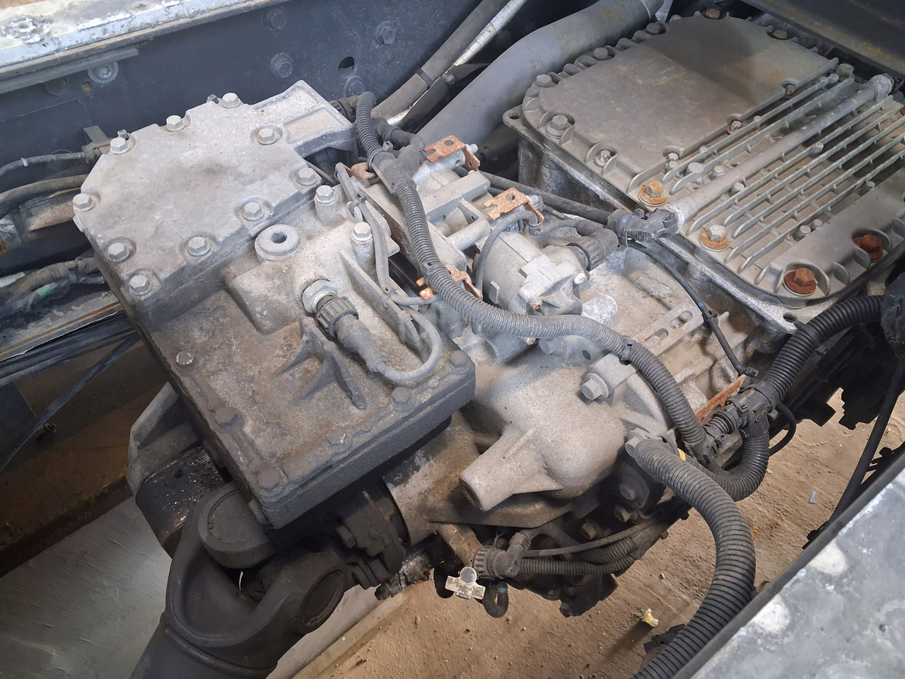 I-SHIFT RENAULT GAMA T EVO VOLVO FH 4 5 AUTOMAT AT2612 F RETARDER - Boîte de vitesse: photos 2 I-SHIFT RENAULT GAMA T EVO VOLVO FH 4 5 AUTOMAT AT2612 F RETARDER - Boîte de vitesse: photos 2