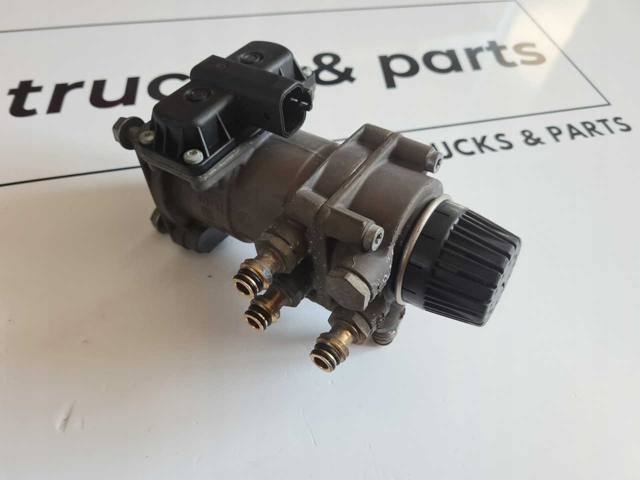 KNORR-BREMSE ZAWÓR GŁÓWNY HAMULCOWY POD PEDAŁ FORD F-MAX 500 TRUCKS EURO 6 CARGO - Pièces de frein pour Camion: photos 2 KNORR-BREMSE ZAWÓR GŁÓWNY HAMULCOWY POD PEDAŁ FORD F-MAX 500 TRUCKS EURO 6 CARGO - Pièces de frein pour Camion: photos 2