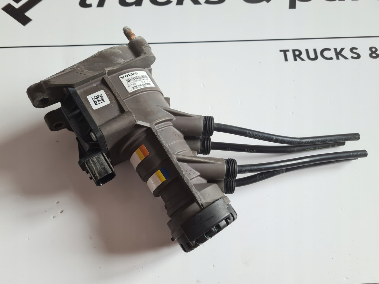 KNORR-BREMSE ZAWÓR GŁÓWNY POD PEDAŁ HAMULCA VOLVO FH 4 FM 4 FMX - Pièces de frein pour Camion: photos 2 KNORR-BREMSE ZAWÓR GŁÓWNY POD PEDAŁ HAMULCA VOLVO FH 4 FM 4 FMX - Pièces de frein pour Camion: photos 2