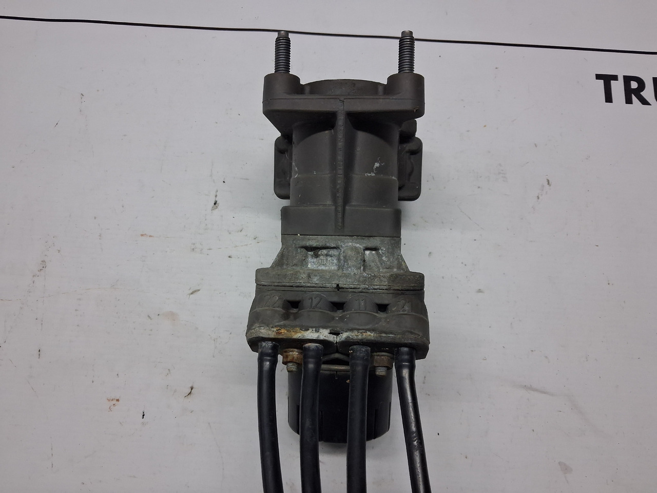 KNORR-BREMSE ZAWÓR GŁÓWNY POD PEDAŁ HAMULCA VOLVO FL EURO 6 RENAULT GAMA D - Pièces de frein pour Camion: photos 4 KNORR-BREMSE ZAWÓR GŁÓWNY POD PEDAŁ HAMULCA VOLVO FL EURO 6 RENAULT GAMA D - Pièces de frein pour Camion: photos 4