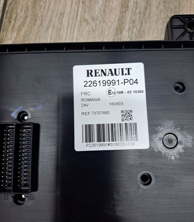 PŁYTA BEZPIECZNIKÓW SKRZYNKA RENAULT GAMA T RANGE - Fusible pour Camion: photos 1 PŁYTA BEZPIECZNIKÓW SKRZYNKA RENAULT GAMA T RANGE - Fusible pour Camion: photos 1